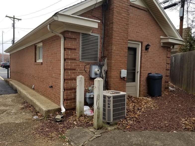 More Photos Of 1707 Concord Pike, Wilmington Storefront Retail Office For Lease