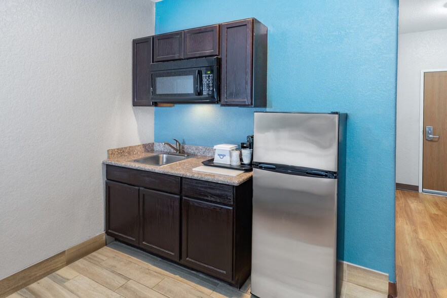 More Photos Of 4038 Frontage Road I-10 E, San Antonio Hotel For Sale