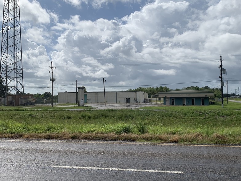 More Photos Of 12841 Highway 90, Beaumont Warehouse For Lease