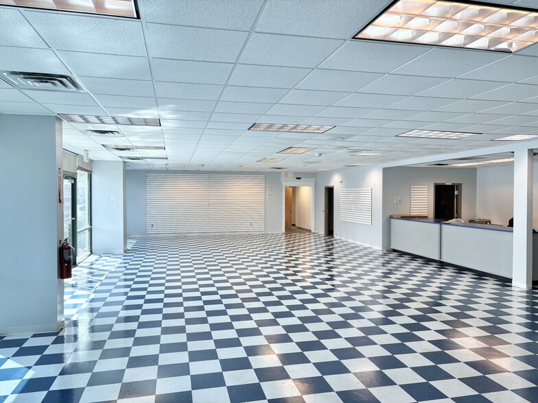 More Photos Of 3303 Airline Blvd, Portsmouth Light Distribution For Sale