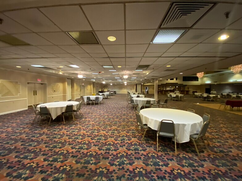 More Photos Of 901 Dual Hwy, Hagerstown Restaurant For Sale