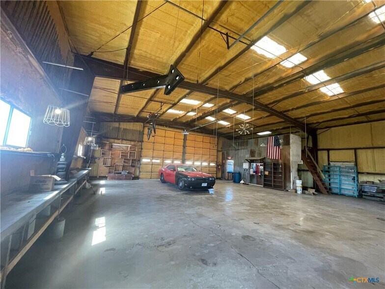 More Photos Of 107 10th St, Lampasas General Retail For Sale