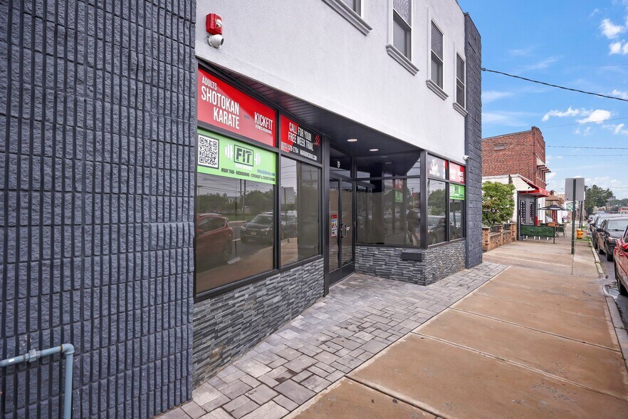 More Photos Of 19 Franklin St, Bloomfield Storefront Retail Office For Sale