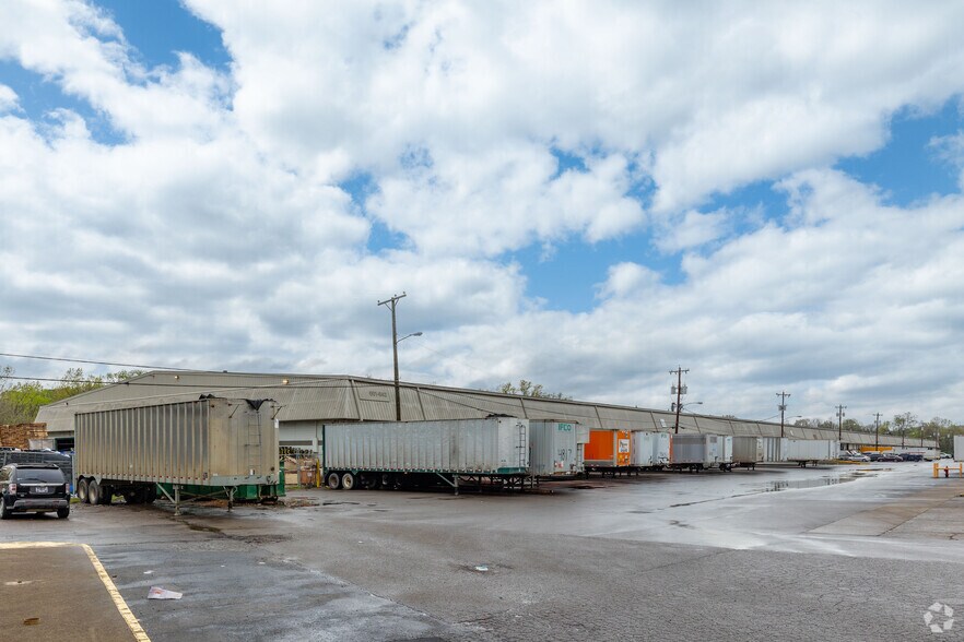 More Photos Of 601-629 Space Park S Dr, Nashville Distribution For Lease