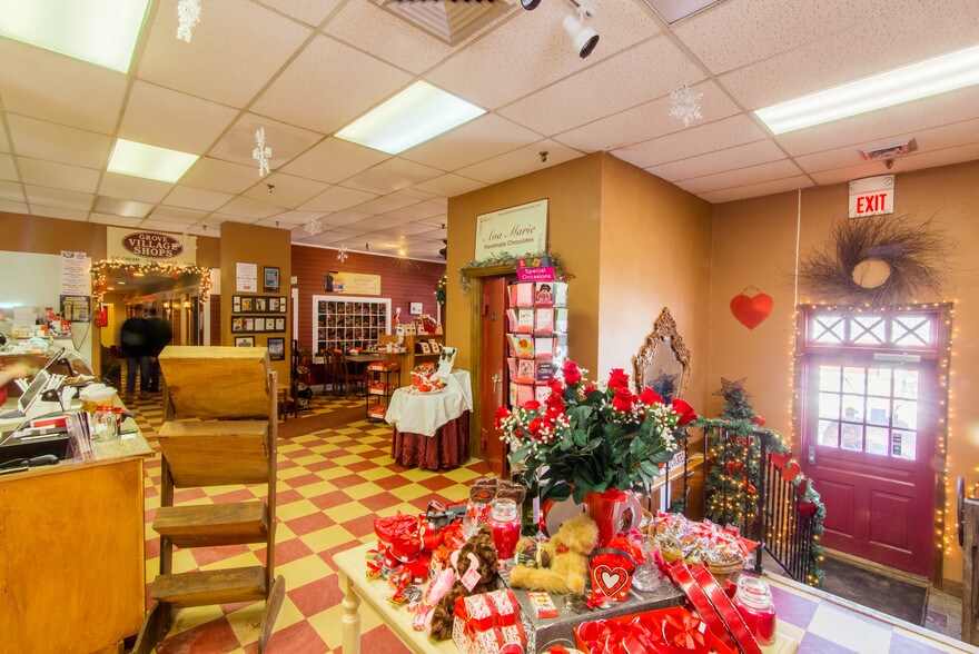 More Photos Of 43 Grove St, Peterborough Freestanding For Sale