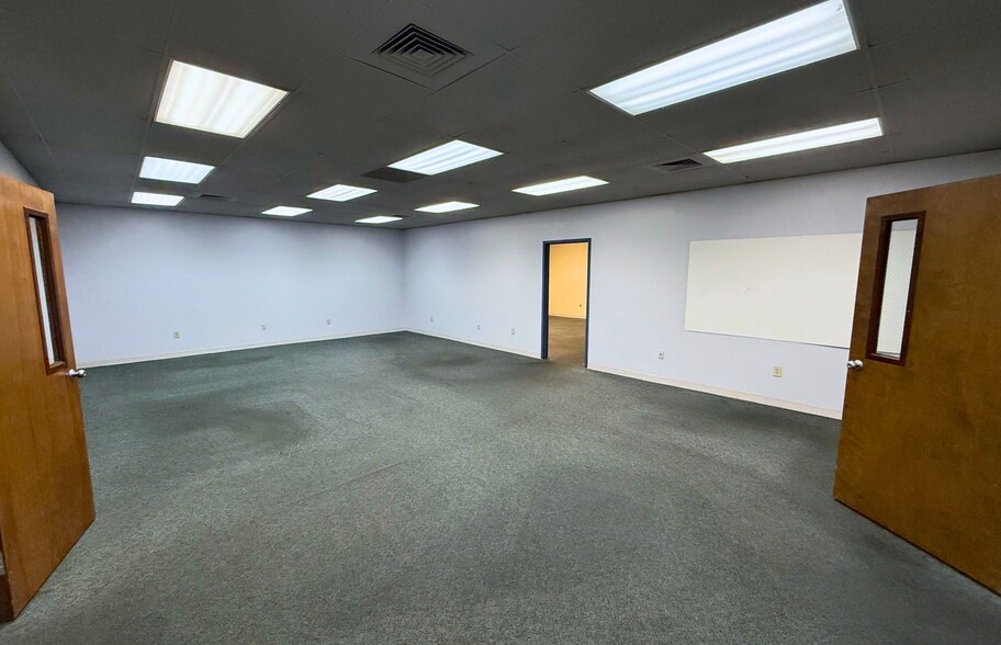 More Photos Of 212 National Ave, Spartanburg Manufacturing For Lease