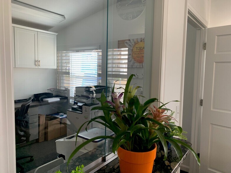 More Photos Of 1155 Newport Ave, Pawtucket Medical For Sale