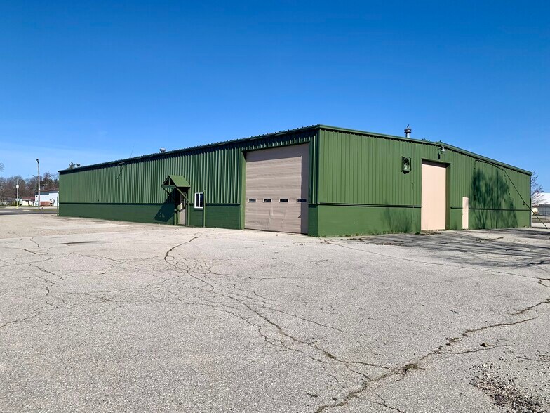 More Photos Of 702 N Cedar St, Kalkaska Freestanding For Sale