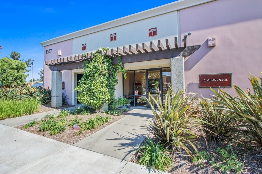 More Photos Of 1537 E McFadden Ave, Santa Ana Manufacturing For Lease
