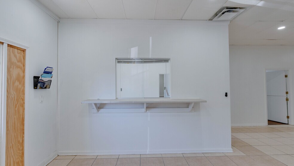 More Photos Of 615 N Main St, Moultrie Flex For Sale