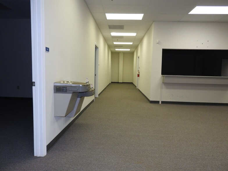 More Photos Of 437-481 W Ardice Ave, Eustis Office For Lease