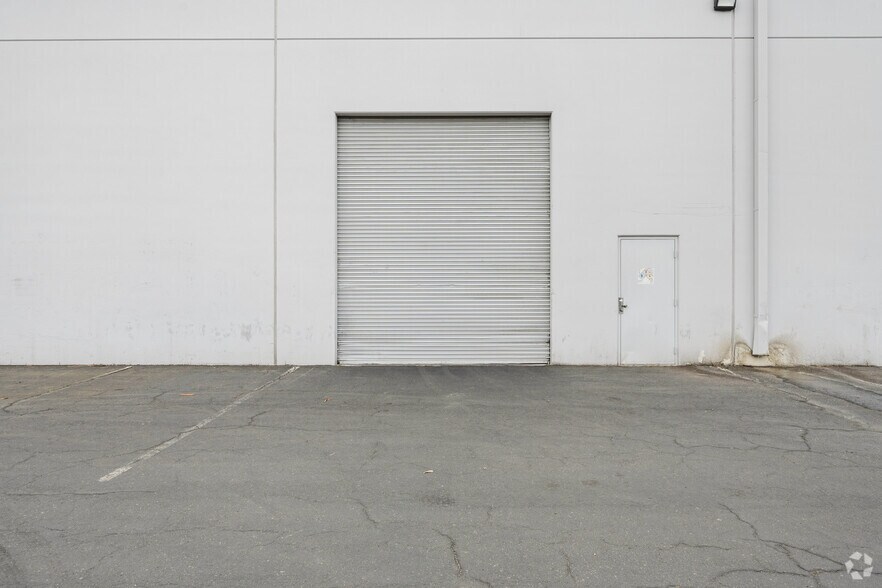 More Photos Of 4171 Distribution Cir, North Las Vegas Warehouse For Lease