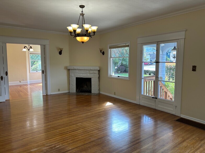 More Photos Of 214 Pioneer Pkwy West, Springfield Medical For Lease