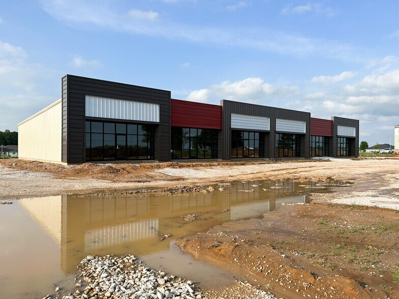 More Photos Of 911 Center St, Rogersville General Retail For Lease
