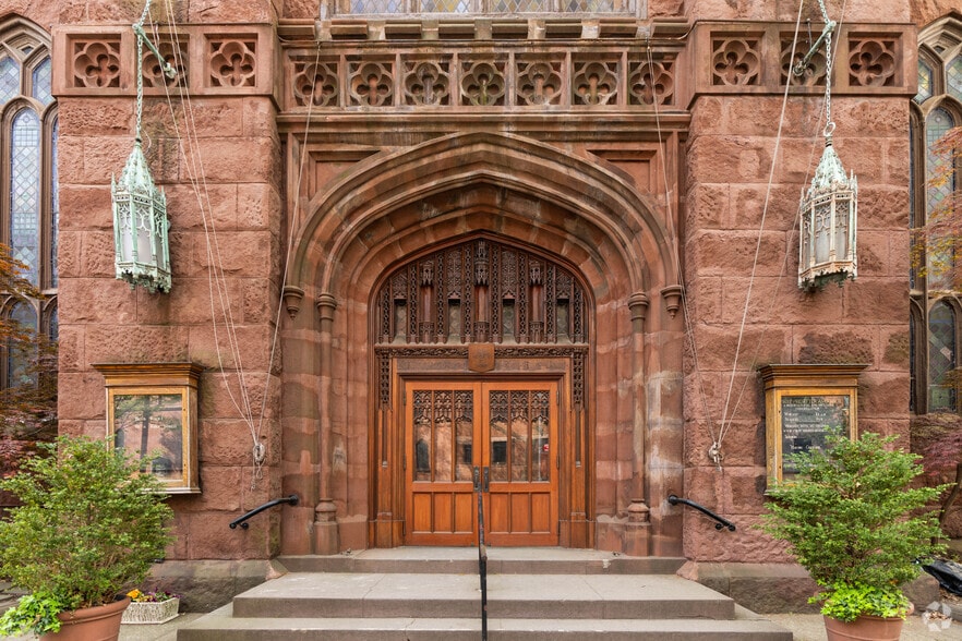 More Photos Of 124 Henry St, Brooklyn Religious Facility For Lease