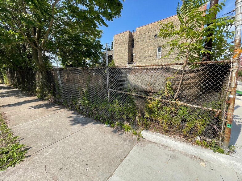 More Photos Of 2101 W Grand Ave, Chicago Land For Lease