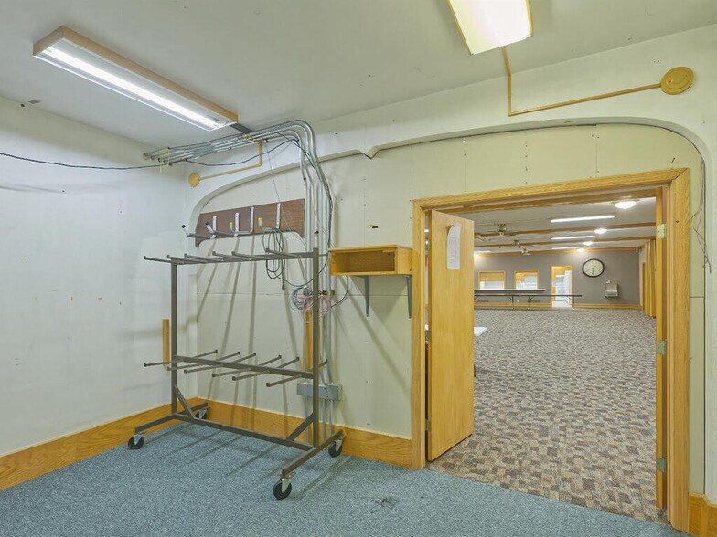 More Photos Of 410 1st St N, Winsted Office For Sale