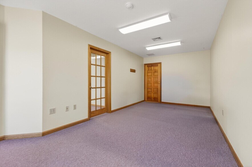 More Photos Of 25 Country Club Rd, Gilford Medical For Sale