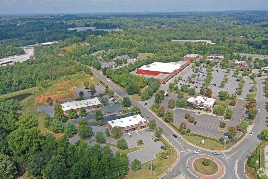 More Photos Of 6770-6782 River Center Dr, Clemmons Freestanding For Lease