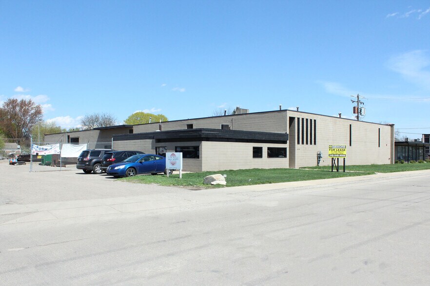 Primary Photo Of 13270 Capital St, Oak Park Warehouse For Lease