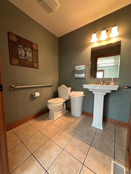 More Photos Of 820 W Summit St, Winterset Medical For Sale