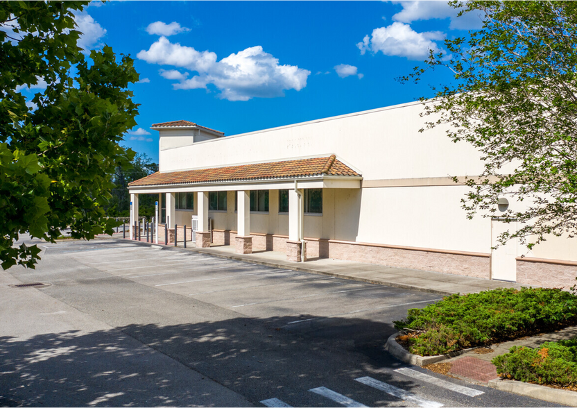 More Photos Of 2821 W 25th St, Sanford Drugstore For Lease