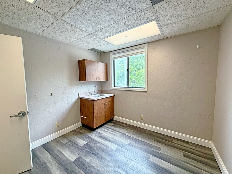 More Photos Of 531 Vandalia St, Collinsville Office For Sale