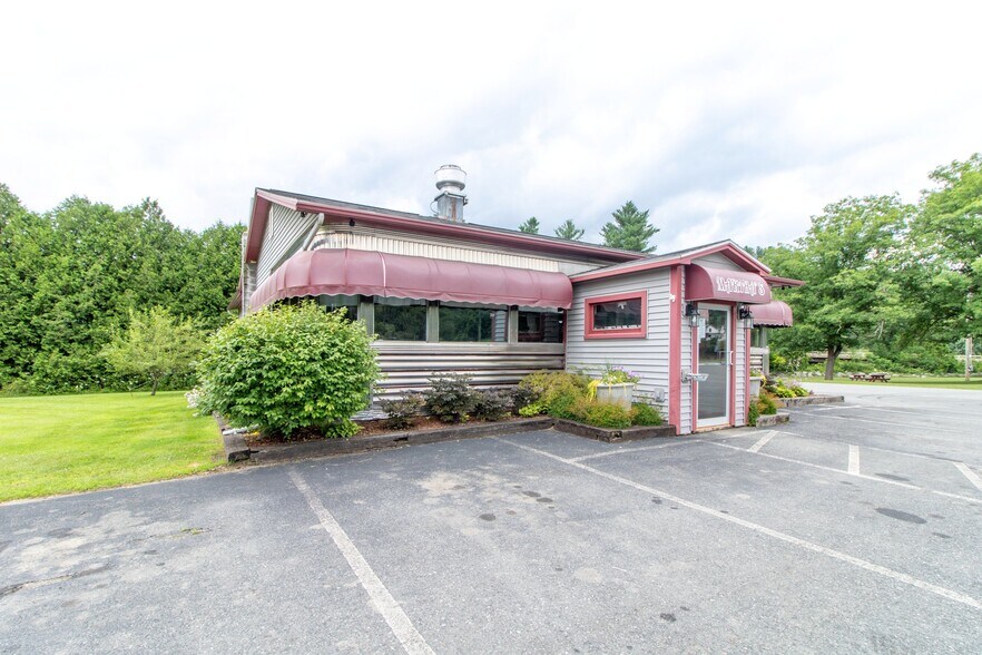 More Photos Of 585 US Route 5, Coventry Specialty For Sale