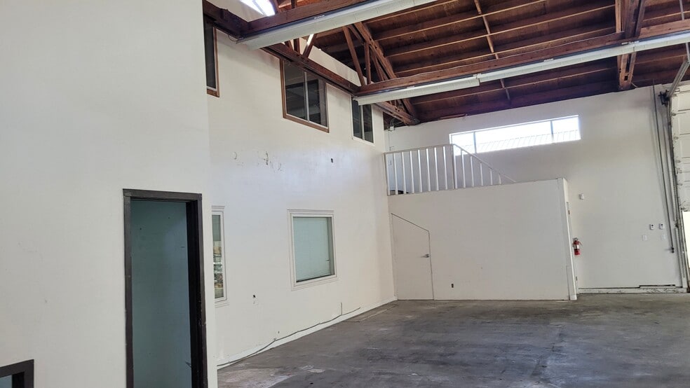 More Photos Of 45 Foley St, Santa Rosa Light Distribution For Lease