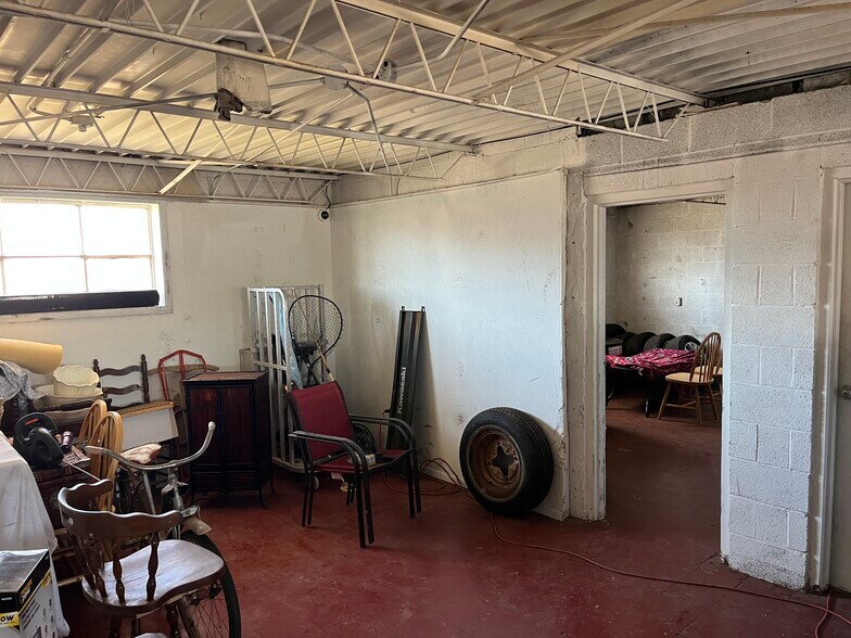 More Photos Of 1202 Cherokee St, Lindsay Auto Repair For Sale