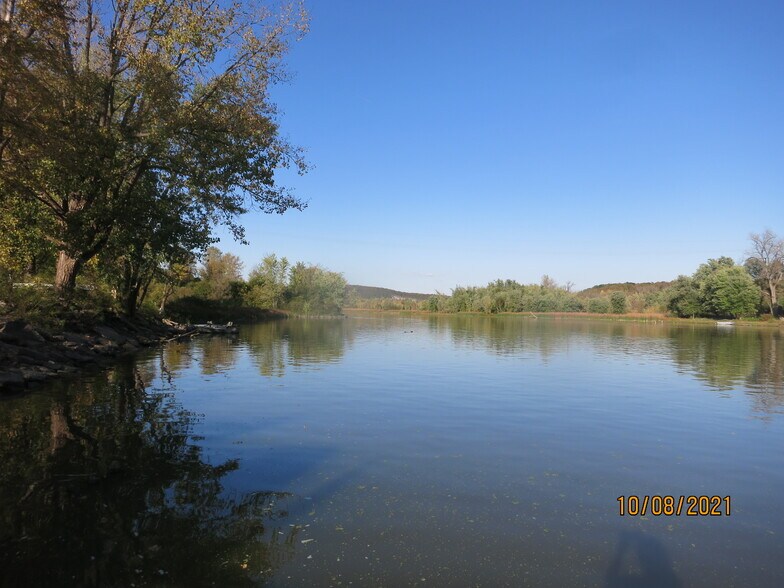 More Photos Of 7 Main St, Whitehall Marina For Sale