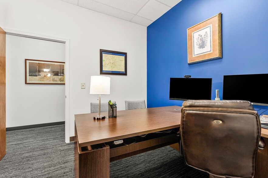 More Photos Of 535 Main St, Winchester Freestanding For Lease