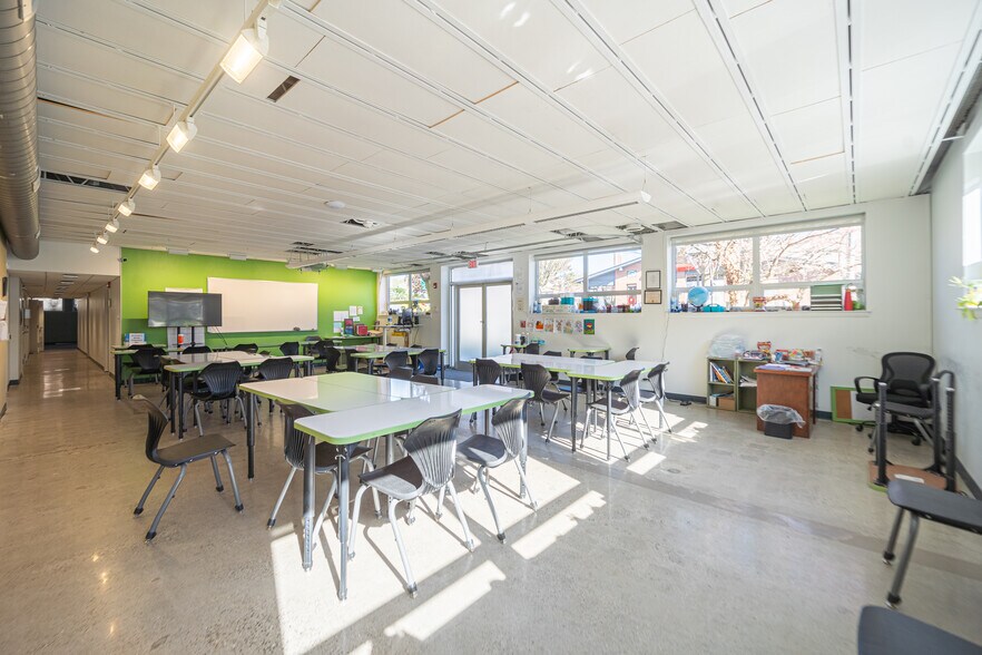 More Photos Of 409-411 Manville Rd, Pleasantville Medical For Lease