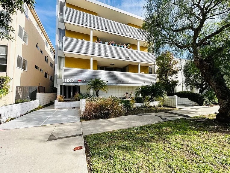 Primary Photo Of 1137 11th St, Santa Monica Apartments For Sale