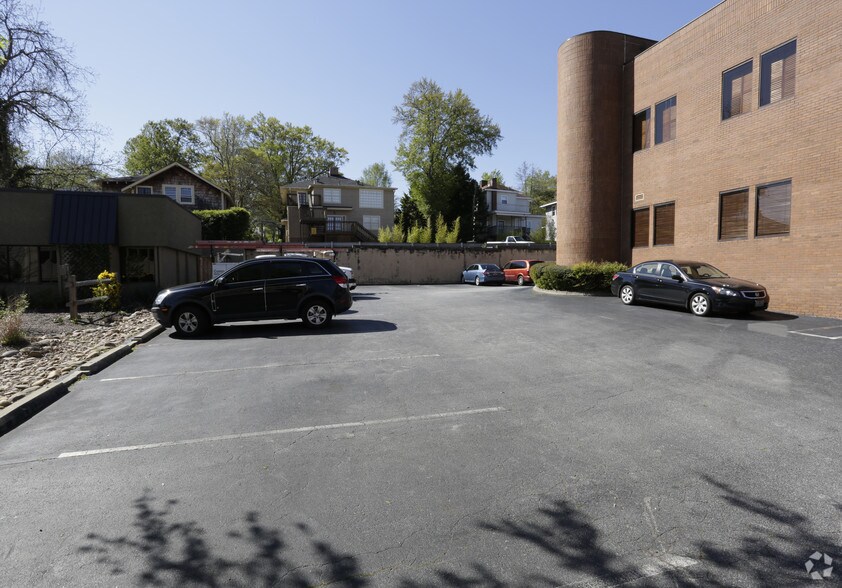 More Photos Of 900 E North St, Greenville Office For Sale