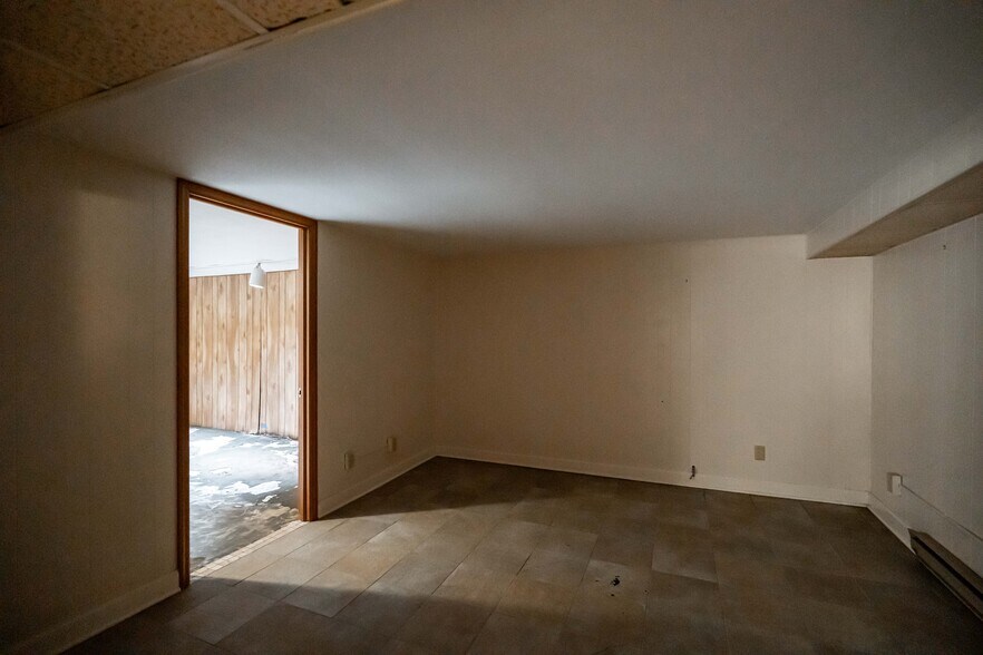 More Photos Of 3701 E Layton Ave, Cudahy Storefront Retail Residential For Sale