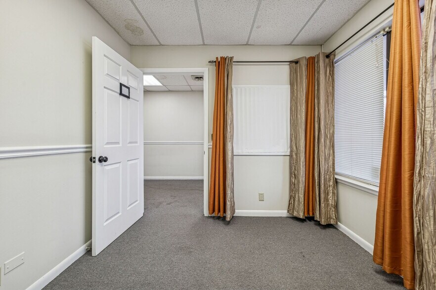 More Photos Of 159-167 Belle Forest Cir, Nashville Office For Sale