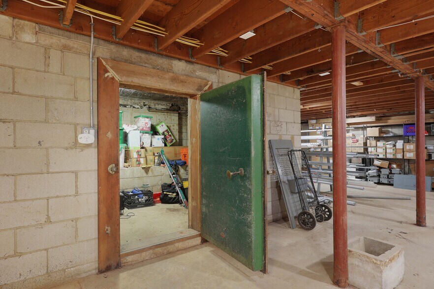 More Photos Of 215 Washington Rd, Sayreville Storefront Retail Residential For Lease