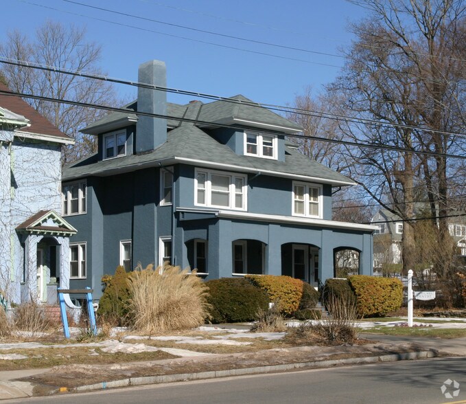 More Photos Of 758 Farmington Ave, West Hartford Medical For Lease
