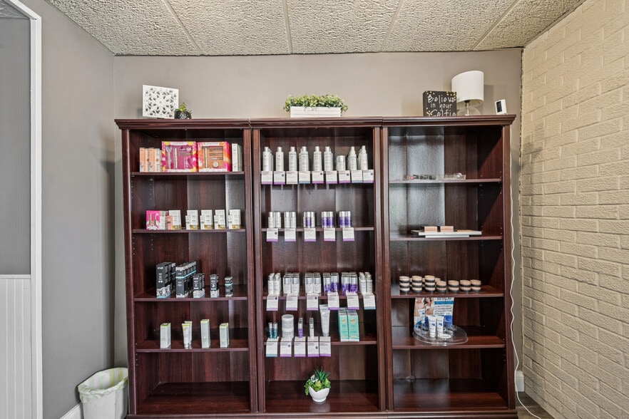 More Photos Of 56 N Franklin St, Delaware Freestanding For Sale