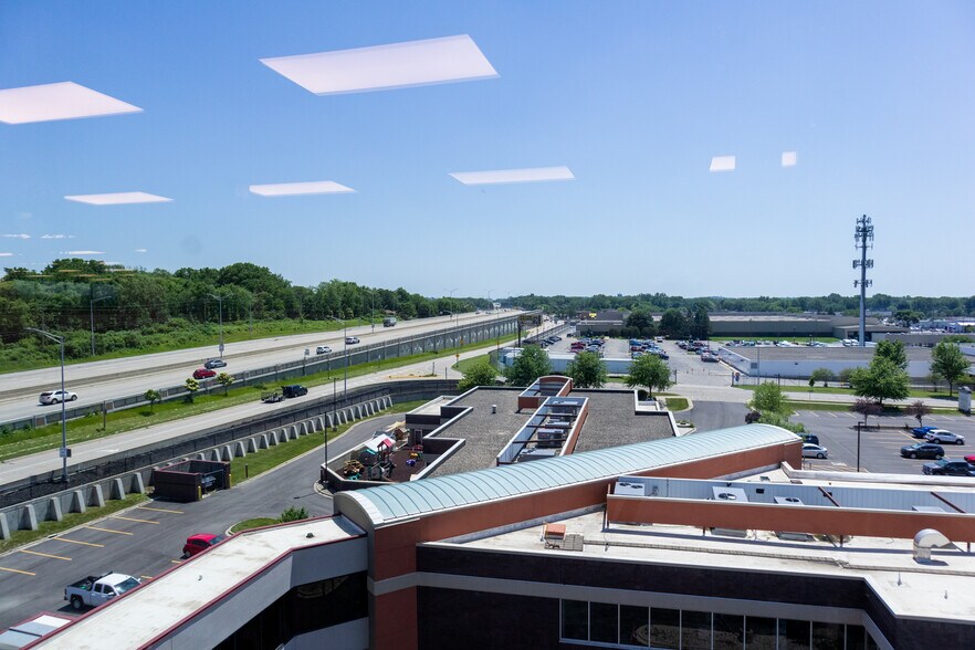 More Photos Of 313 Blettner Blvd, Madison Office For Lease