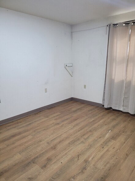 More Photos Of 1209 Dennis Rd, North Pole Warehouse For Lease