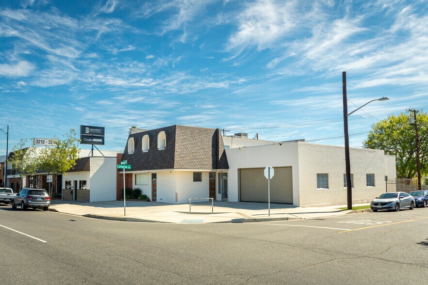 Primary Photo Of 3220 W Burbank Blvd, Burbank Warehouse For Lease