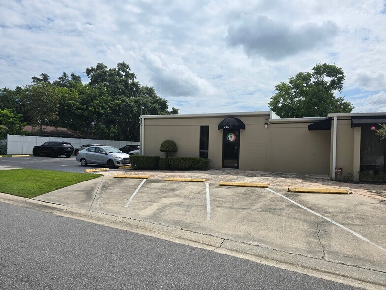 More Photos Of 7201-7205 Aloma Ave, Winter Park Office For Lease