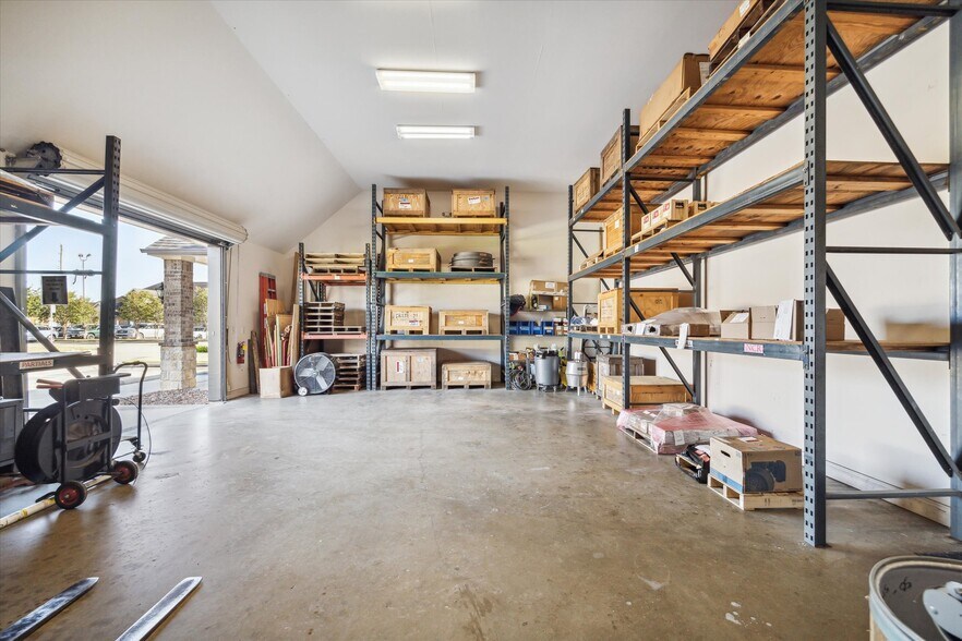 More Photos Of 435 Mason Park Blvd, Katy Loft Creative Space For Sale