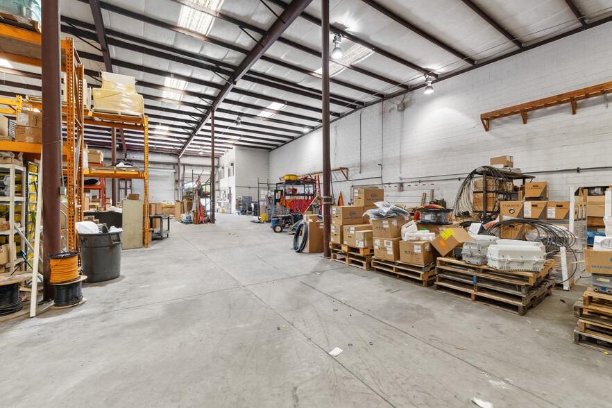 More Photos Of 3162 Clemson Rd, Orlando Radio TVTransmission Facilities For Lease
