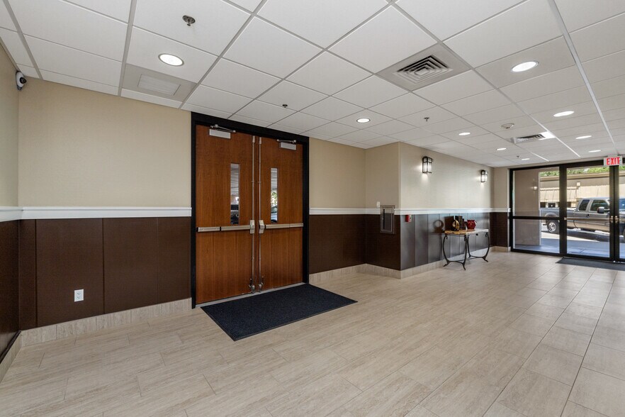 More Photos Of 325 W Gurley St, Prescott Office For Lease