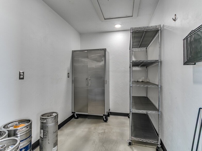 More Photos Of 504 Stinson St, Norman Convenience Store For Sale