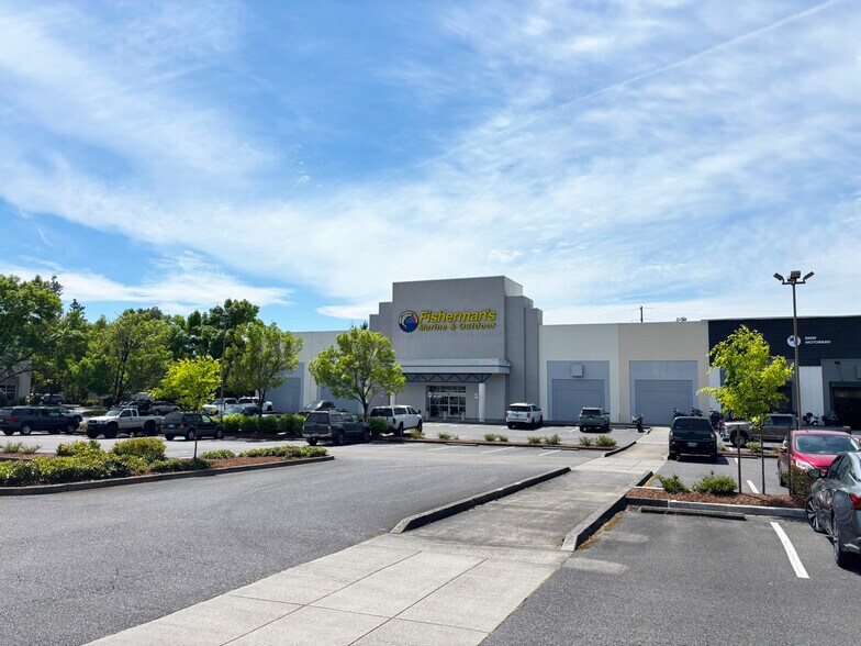 More Photos Of 10329-10355 SW Cascade Blvd, Tigard Freestanding For Lease