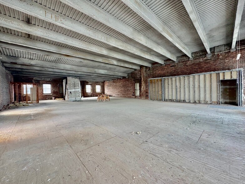 More Photos Of 1027 Beach 20th St, Far Rockaway General Retail For Sale